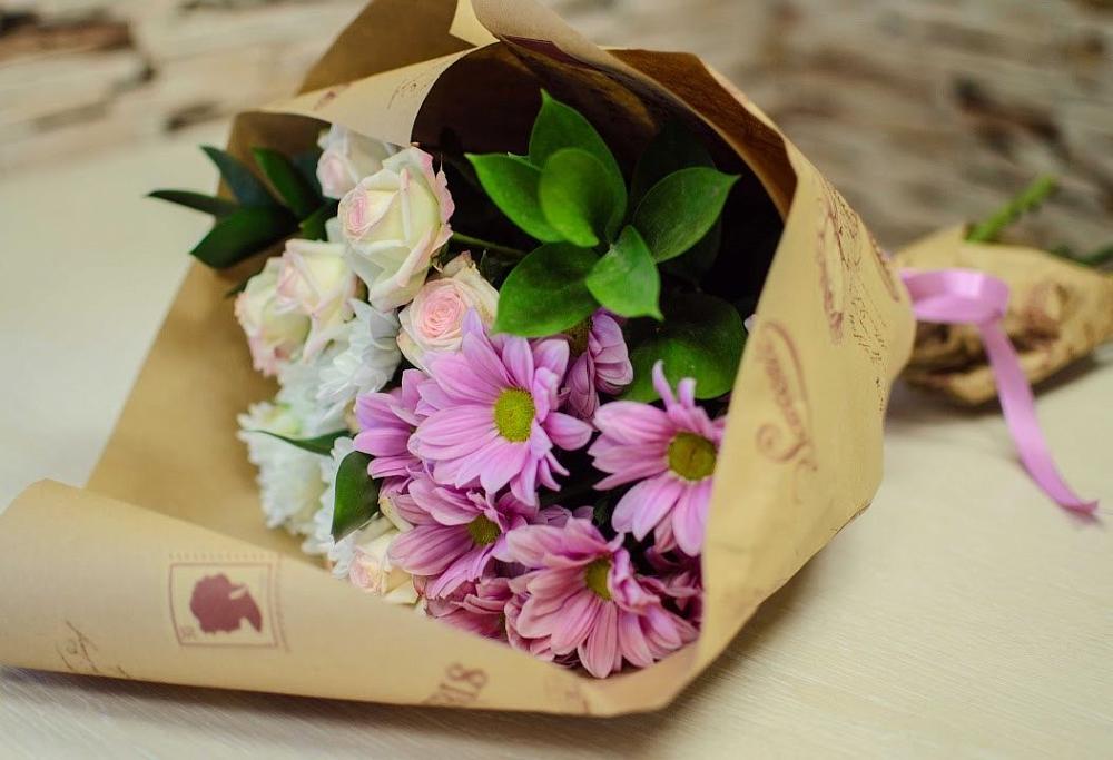 Букет цветов из: Розы и Хризантемы в Ленинкенте