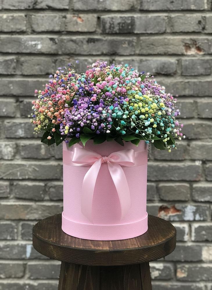 Цветочная композиция из Гипсофила и Розы в шляпной коробке в Ленинкенте