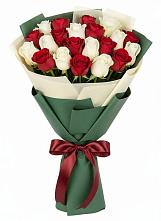 Букет Микс из красных и белых роз в Ленинкенте