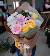 Букет цветов из:  Герберы, Розы и Хризантемы в Ленинкенте
