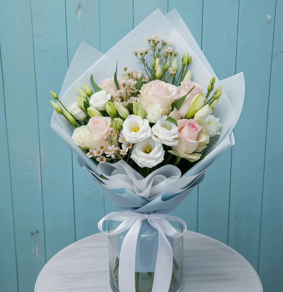 Букет цветов из: Розы и Лизиантусы в Ленинкенте