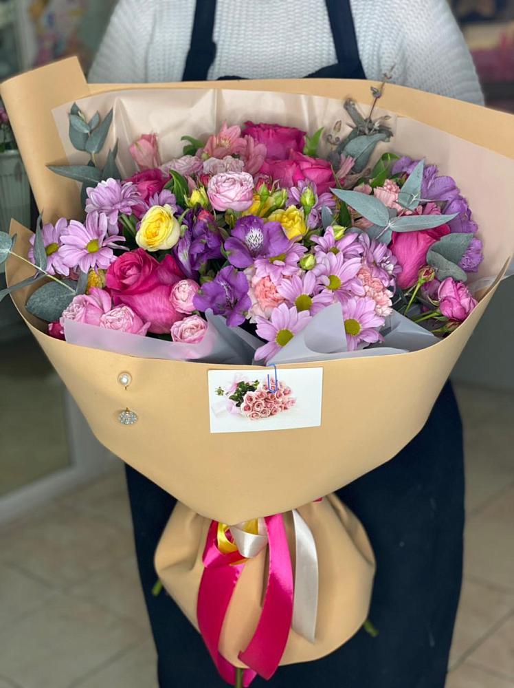 Букет цветов из: Хризантемы, Гвоздики и Альстромерии в Ленинкенте