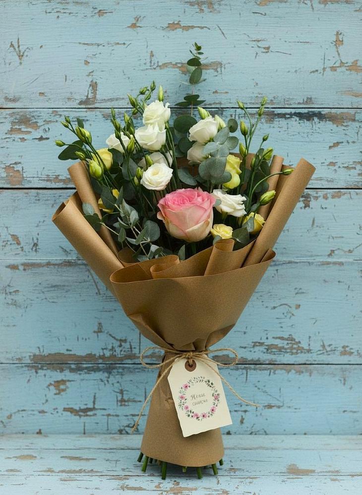 Букет цветов из: Розы и Лизиантусы в Ленинкенте