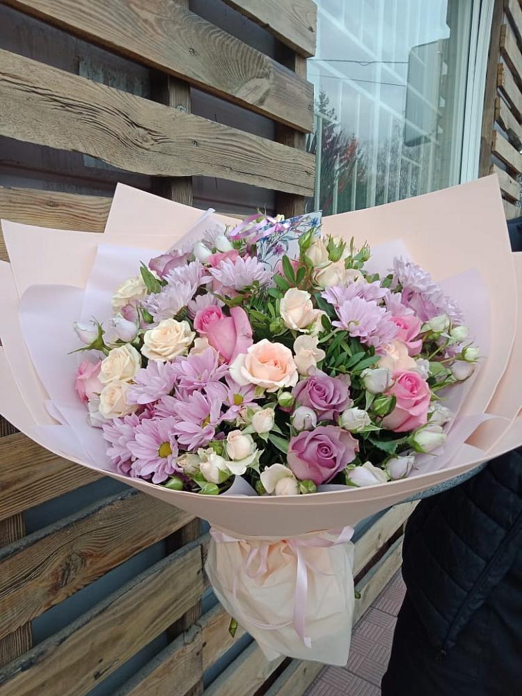 Букет цветов из: Розы и Хризантемы в Ленинкенте