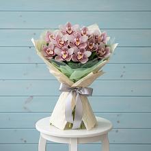 Букет цветов из:  Орхидеи и Розы #REPLACE_PRED# Ленинкенте