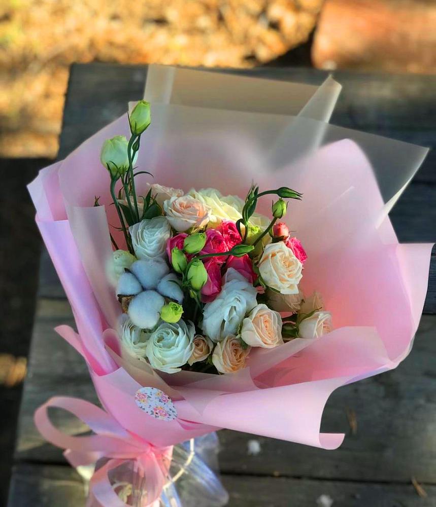 Букет цветов из: Розы и Лизиантусы в Ленинкенте