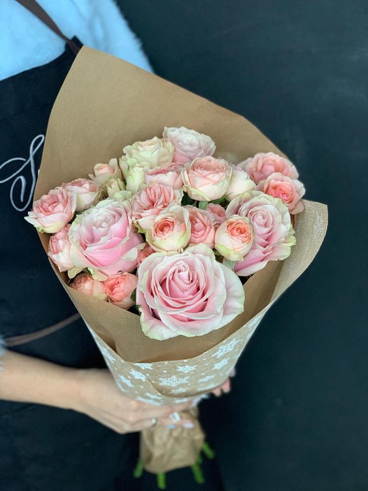 Букет цветов из: Хризантемы и Розы в Ленинкенте