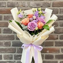 Букет цветов из:  Лизиантусы и Розы в Ленинкенте