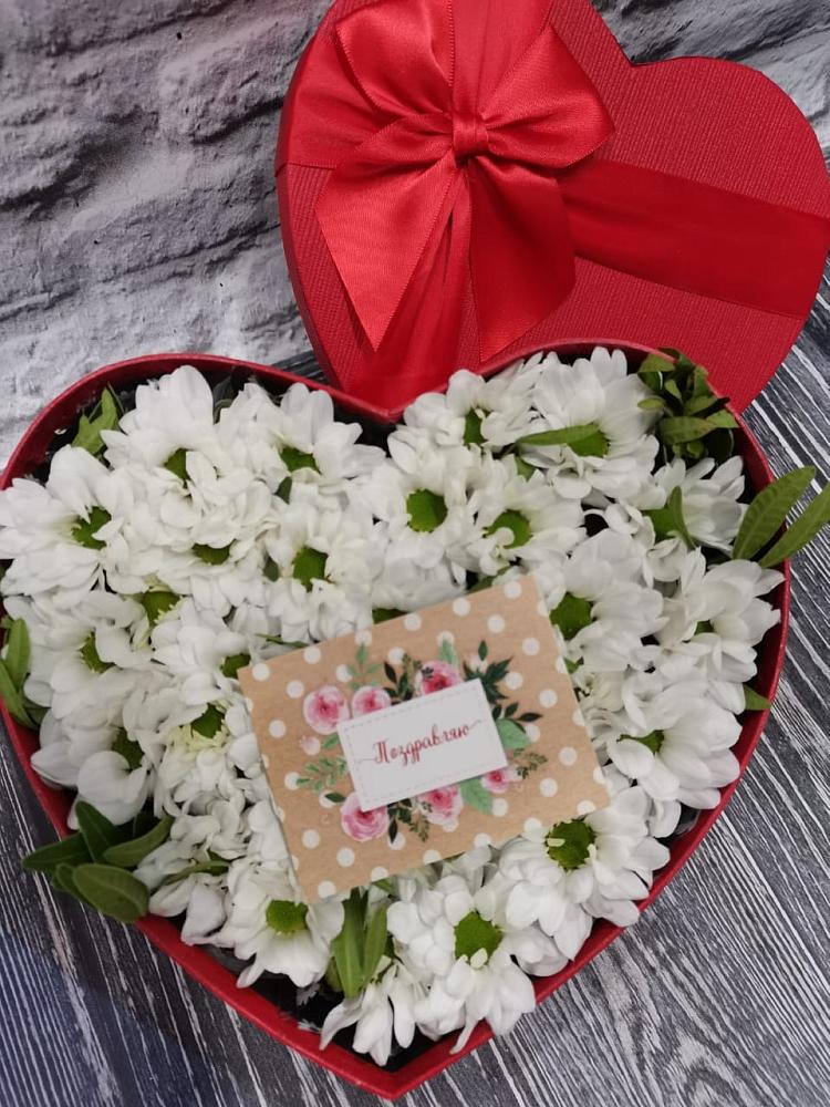 Цветочная композиция из Хризантемы в виде сердца в Ленинкенте