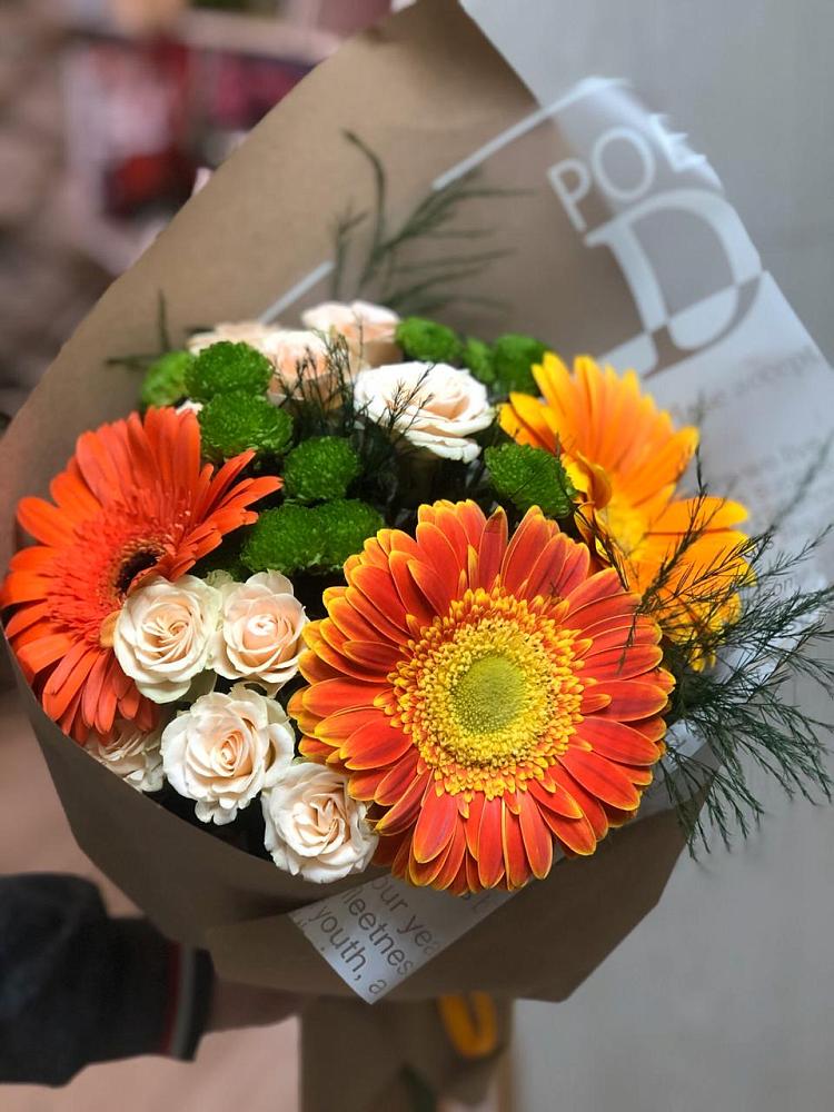 Букет цветов из: Герберы, Хризантемы и Розы в Ленинкенте