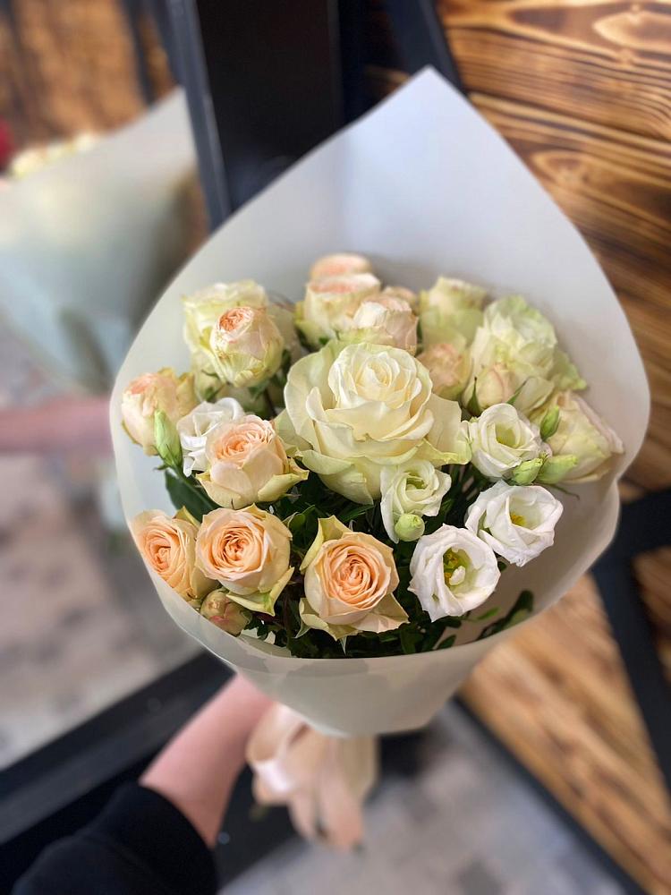 Букет цветов из: Розы и Лизиантусы в Ленинкенте