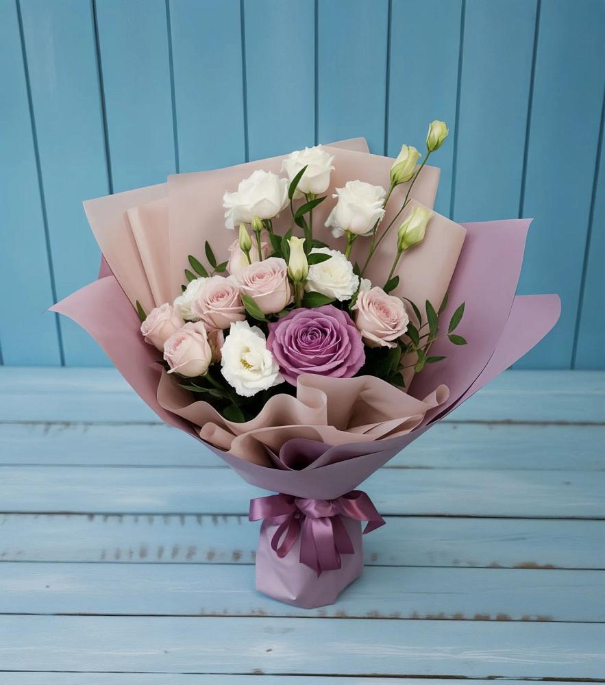 Букет цветов из: Розы и Лизиантусы в Ленинкенте